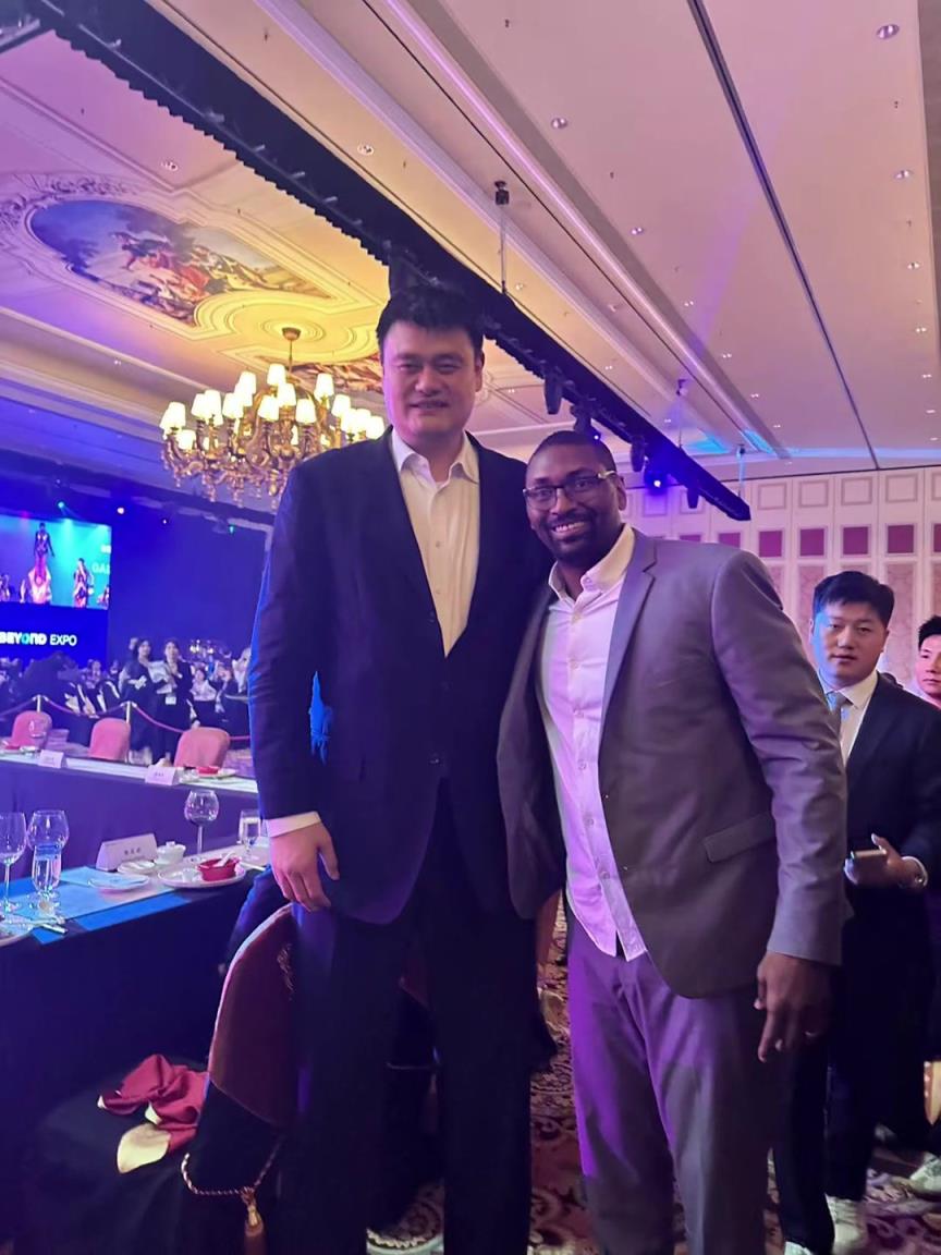 阿泰斯特曬與姚明合照：這是我最喜歡的隊友 姚??！